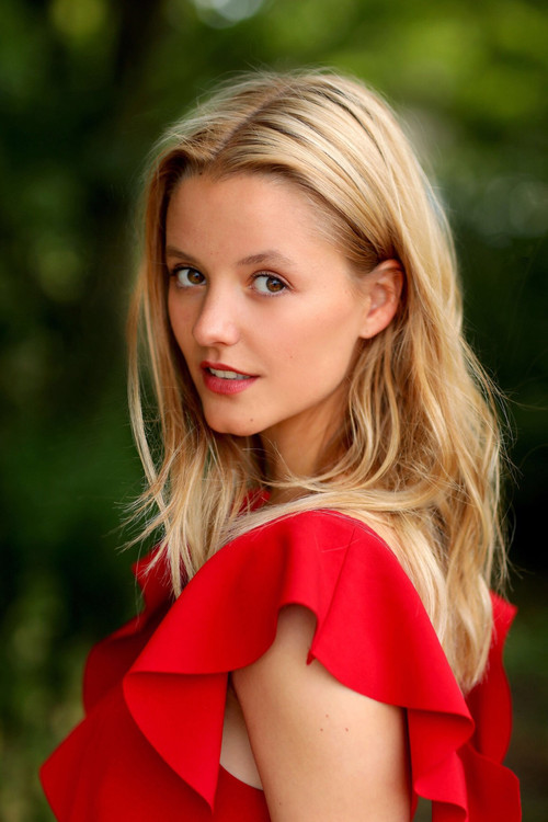 Jasmín Dúfa Pitt as Pia