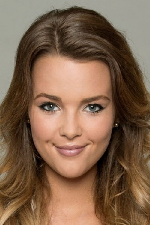 Rebeka Kárpáti as Maria