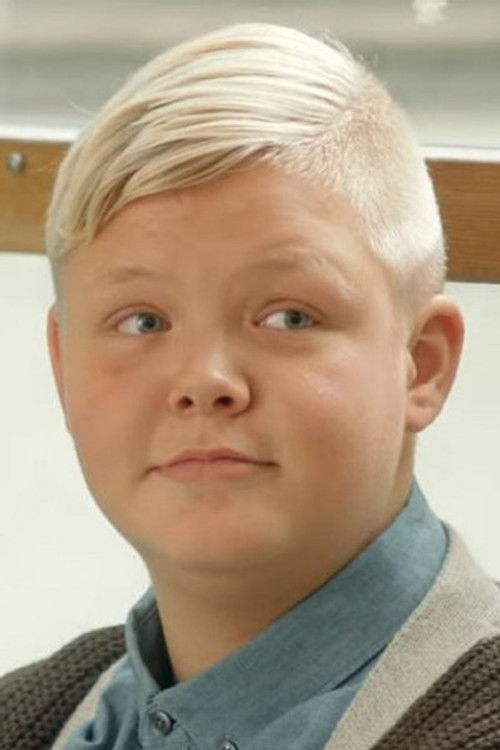 Casper Lagebom as Bo (konfirmand)