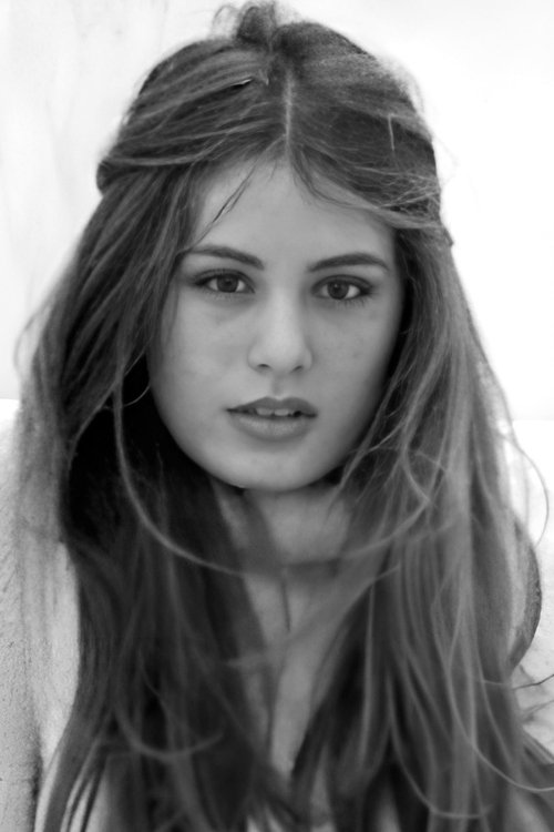 Taida Urruzola as Mara