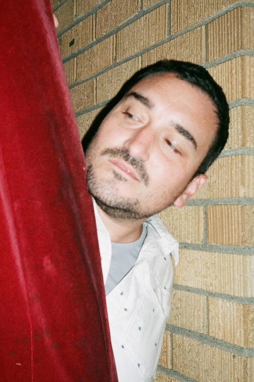 Pol Plastino as Thug