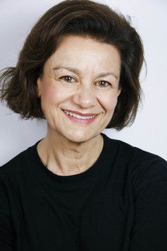 Sandra Toral as Doña María