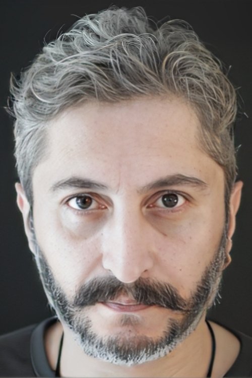 İhsan İlhan as Polis