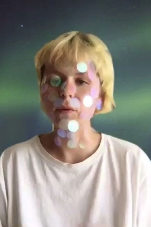 Oksana Kazmina as Girl