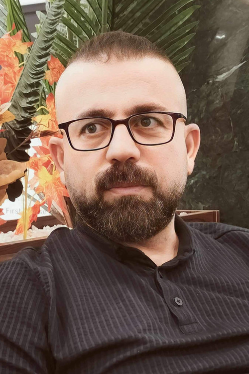 Sanger Qubad as Narrator