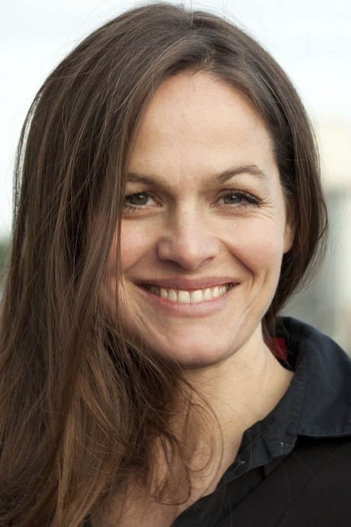 Hannah Ley as Auguste Bentheim