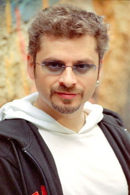 Juanma Bajo Ulloa as Train passenger with guitar (uncredited)