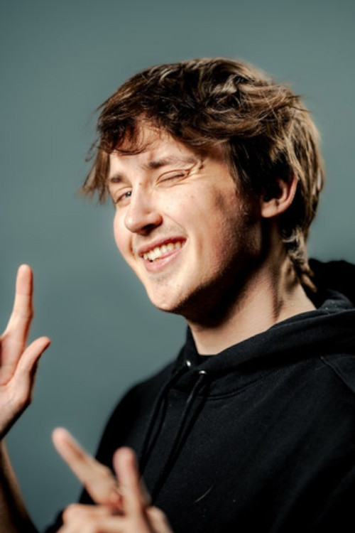 Patrik Andersson Walle as Johan Teye