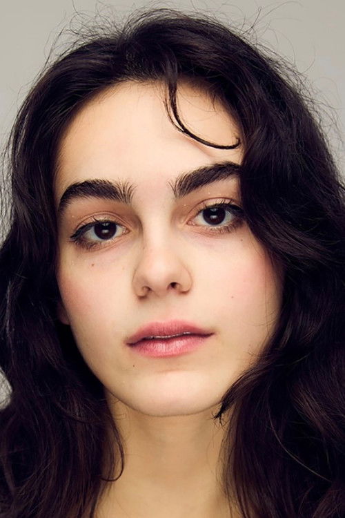 Stella Marcus as Mia