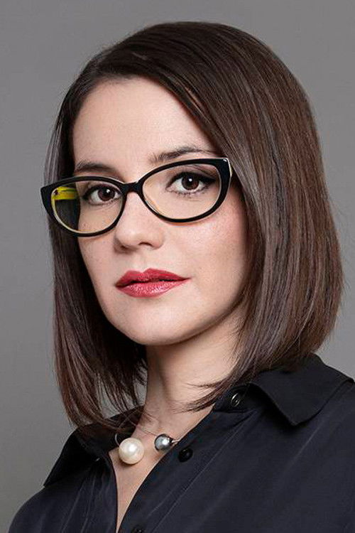 Rayén Araya as Self - Host