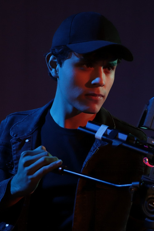 Dave Araujo as Demonio (Voz)