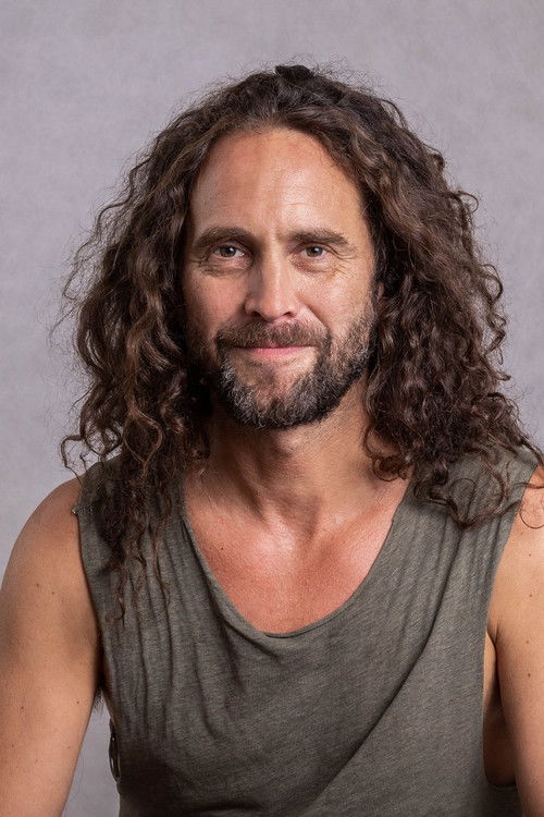 Áron Gauder as Másik indián férfi (voice)