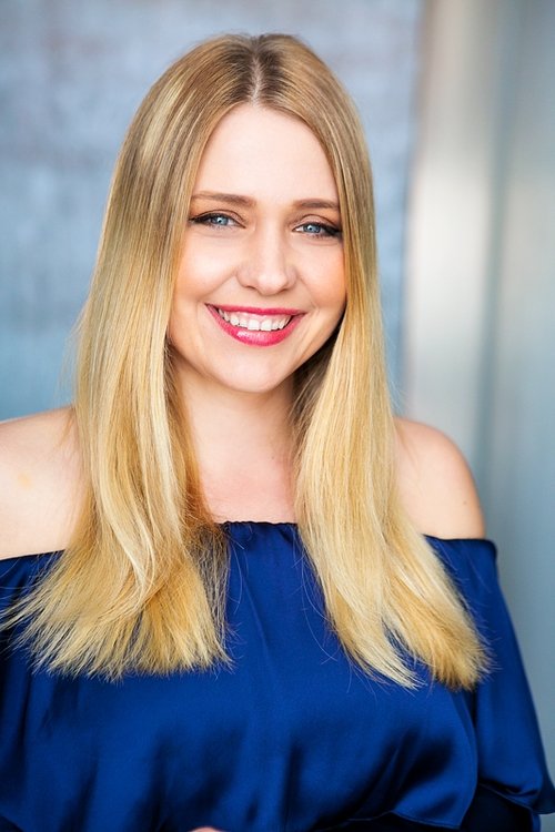 Alexandra Creteau as Veronica