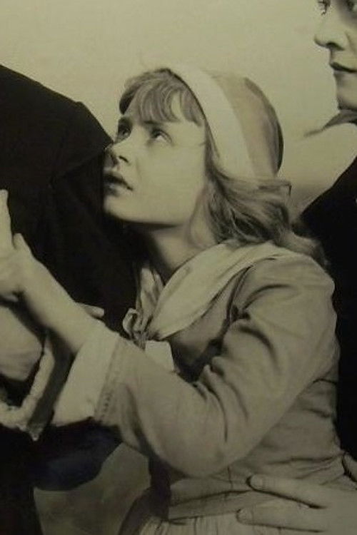 Kittens Reichert as Mavis Duval, at 5