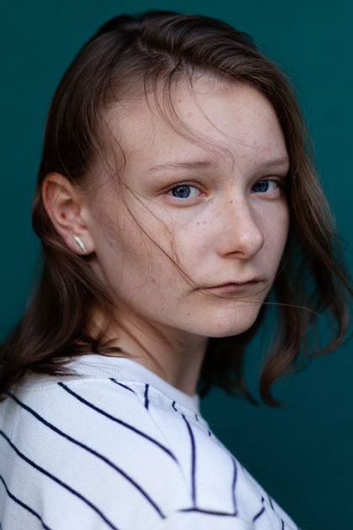 Paraschiva Dragus as Apple (jung)