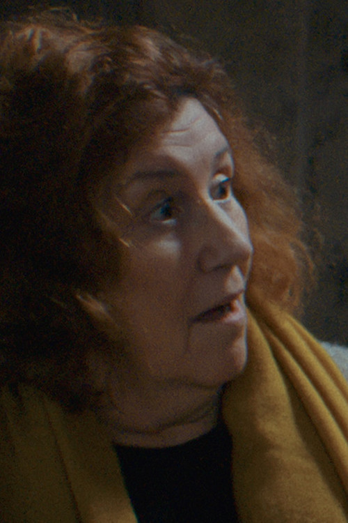 Ana Paula Santos as Leontina