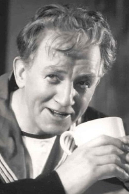 Ola Isene as Overlegen