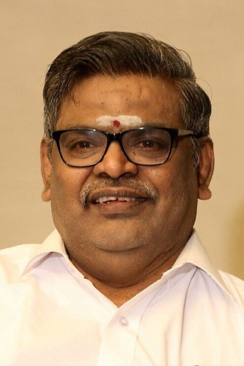 Sirivennela Seetharama Sastry as Journalist Swamy