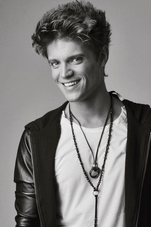 Lionel Ferro as Self - Contestant