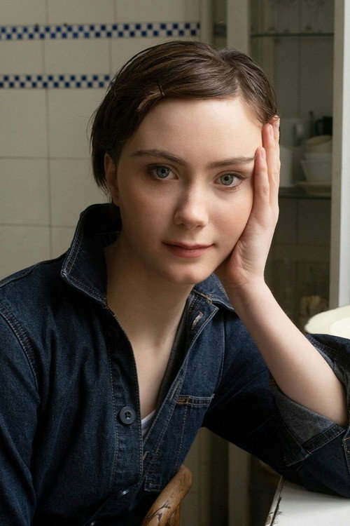 Carla Hüttermann as Nellie