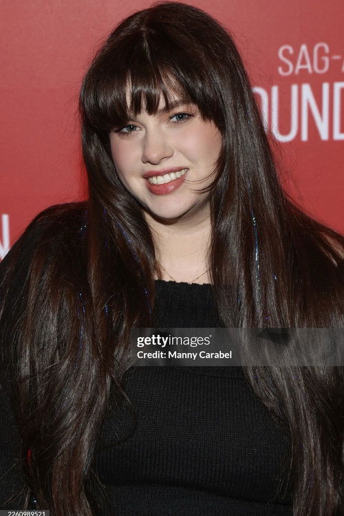 Sadie Bones as Bella