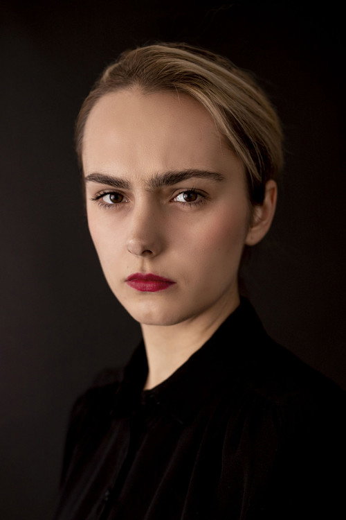 Lucia Mária Lukačková as Nina Svoboda