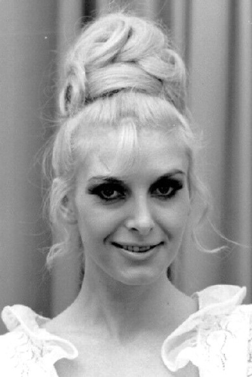 Elfi Estell as Stripperin