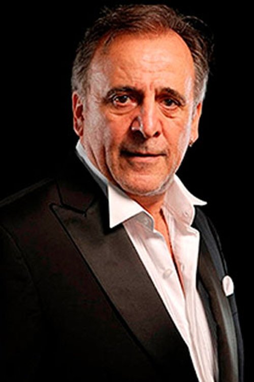 Rubén Stella as Burócrata