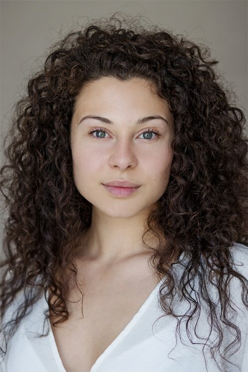 Leah Minto as Aisling