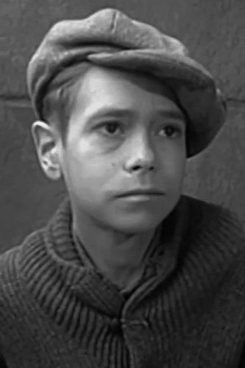 Donn Gift as Fodderwing Forrester