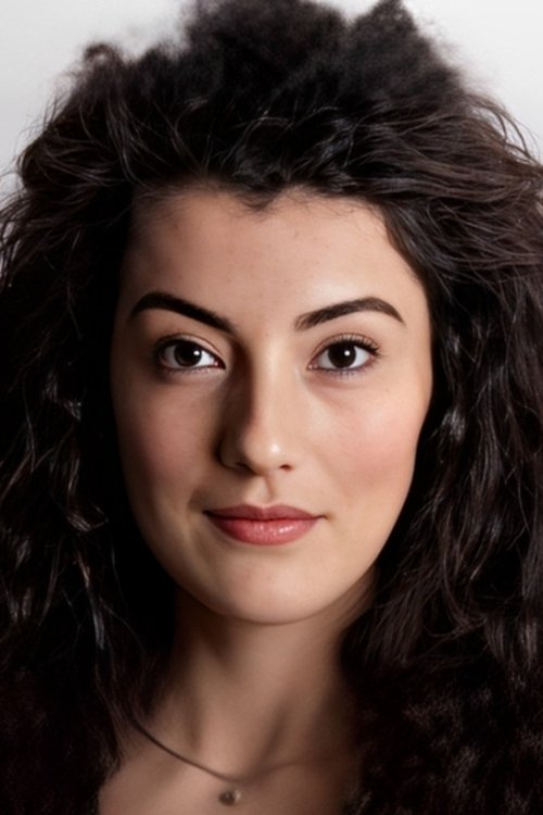 Meriç Benlioğlu as Pınar