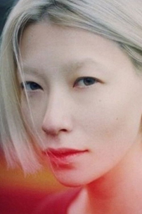 Yana Shmaylova as girl 1