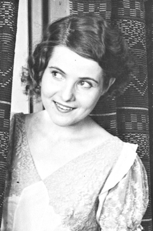 Elisabeth Frisk as Theatre dresser