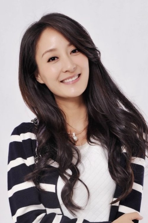 Lu Meifang as Hung Chun-Nam wife