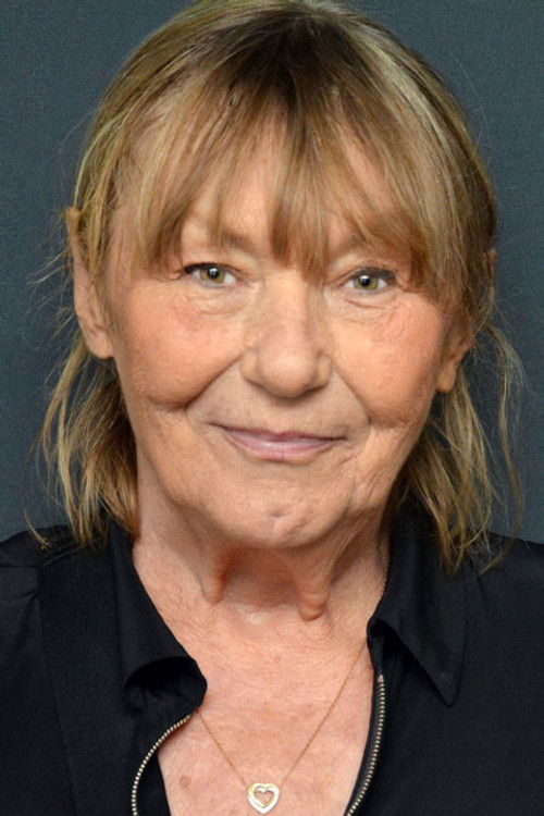 Catherine Sinet as Mia