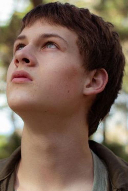 Teo Inama Chiabrando as Marcos