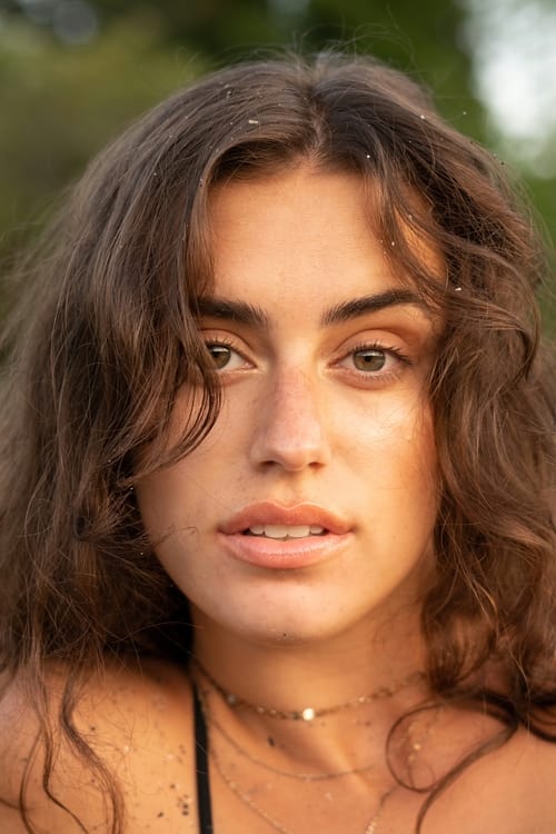 Paige Evans as Sienna