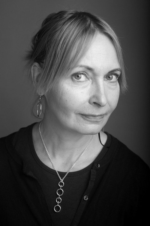 Irina Pulkka as Asuntotoimiston virkailija