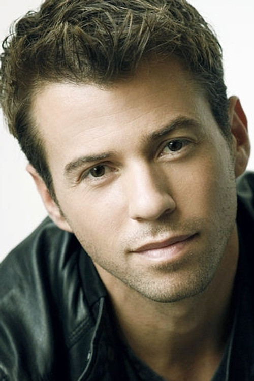 Tomer Offner as Shahar Levin