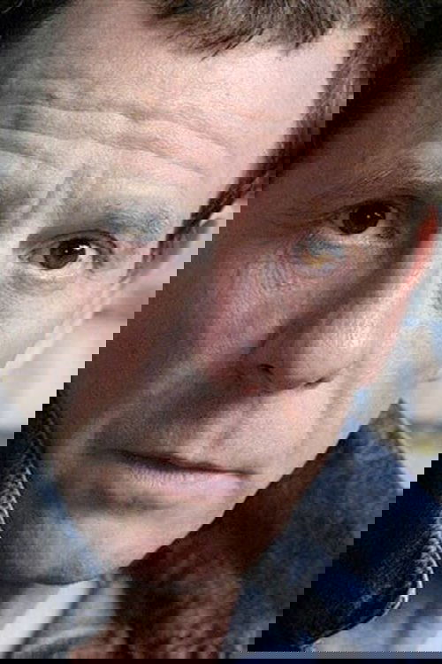 Jean-Paul Comart as Simard