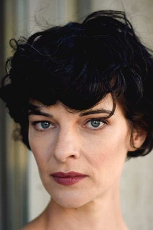 Sarah Hostettler as Amanda Tanner