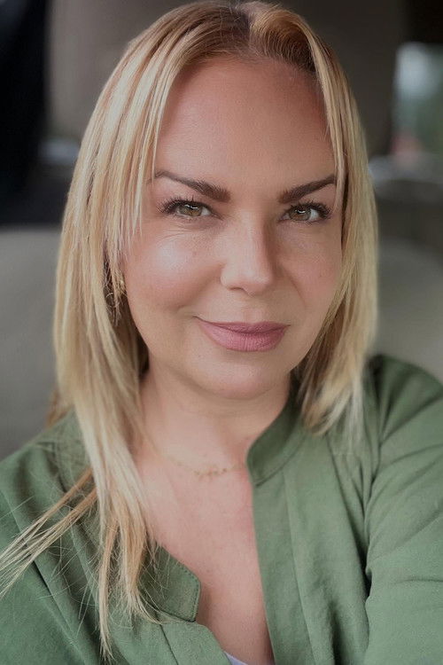 Carolina Sabino as Lady Di Onisia Siachoque