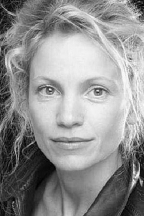 Sonja Codhant as Louise