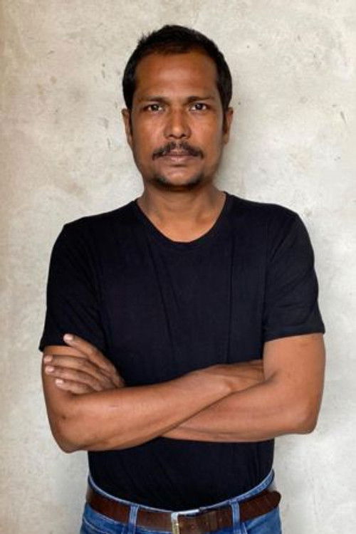 Vivek Ghamande as Suresh