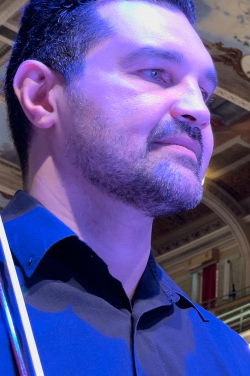 Ladislau Brun as Violinista