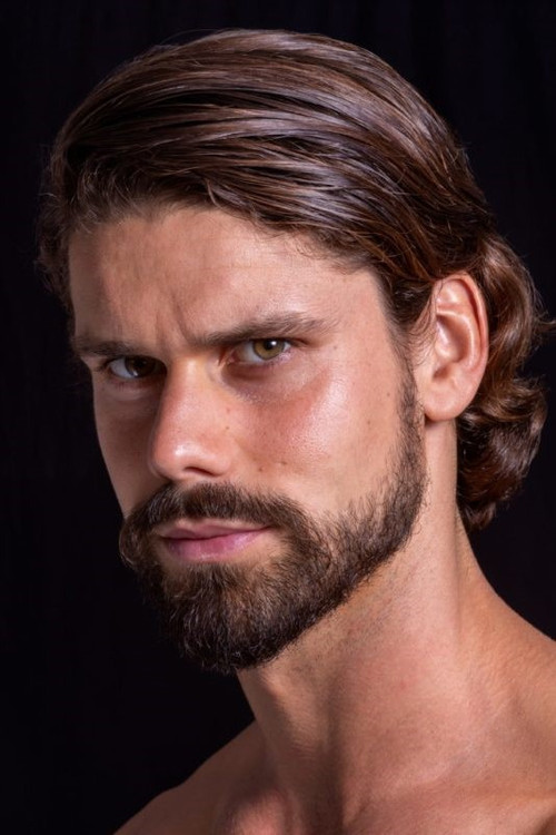 Caleb López as Marty