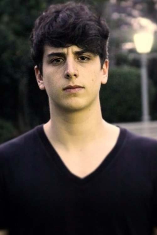 Guga Auricchio as Carlinhos