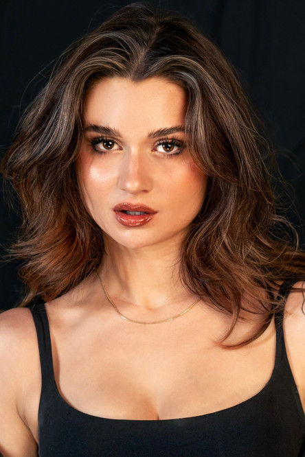 Kylee Michael as Nelina