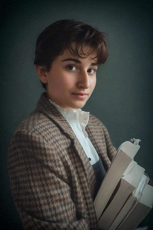 Sidney Pippin as Cassie