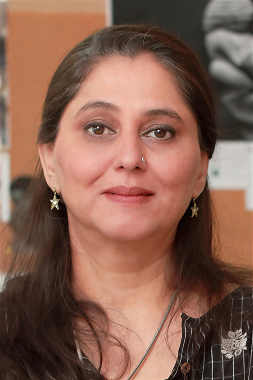 Farazeh Syed as Sohni Ammi